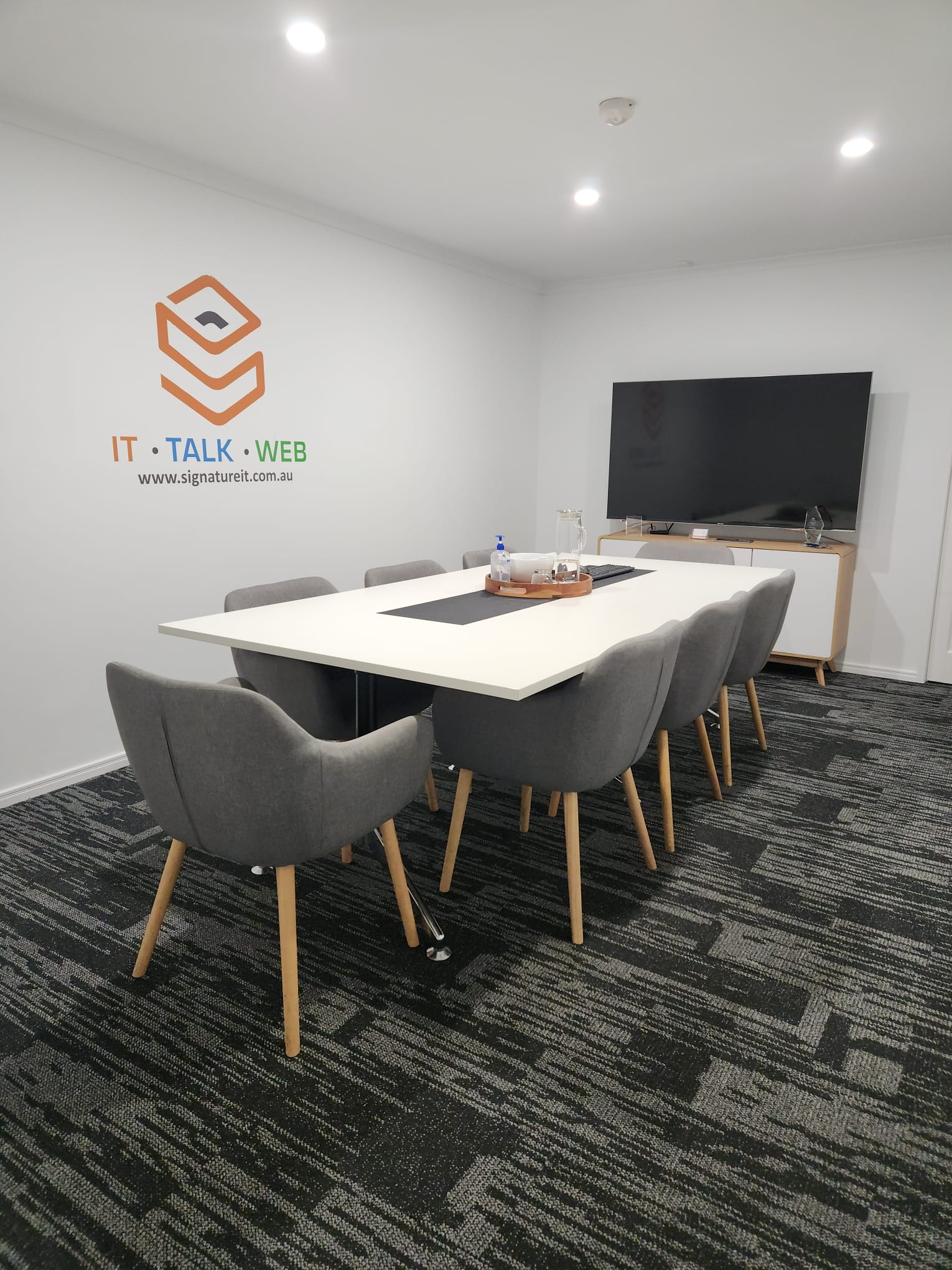 Signature IT boardroom